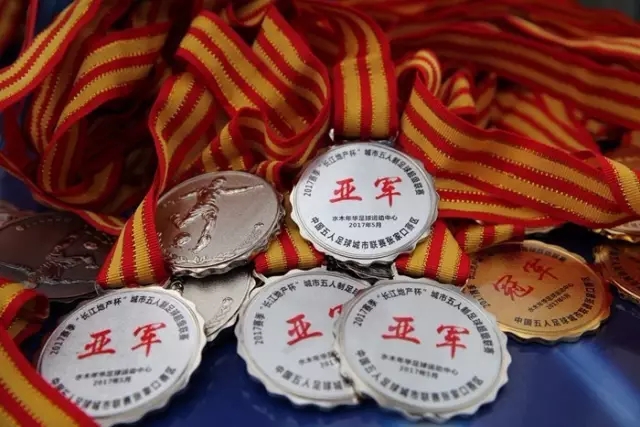 哈利伯顿35分迪文空砍35分 步行者胜尼克斯1-2